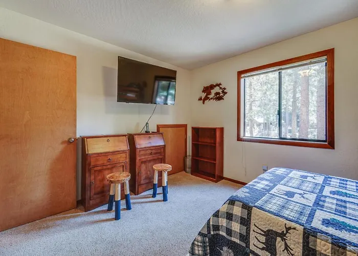 Home 1 Mi To Downhill Ski Resort: Bring Your Pets!