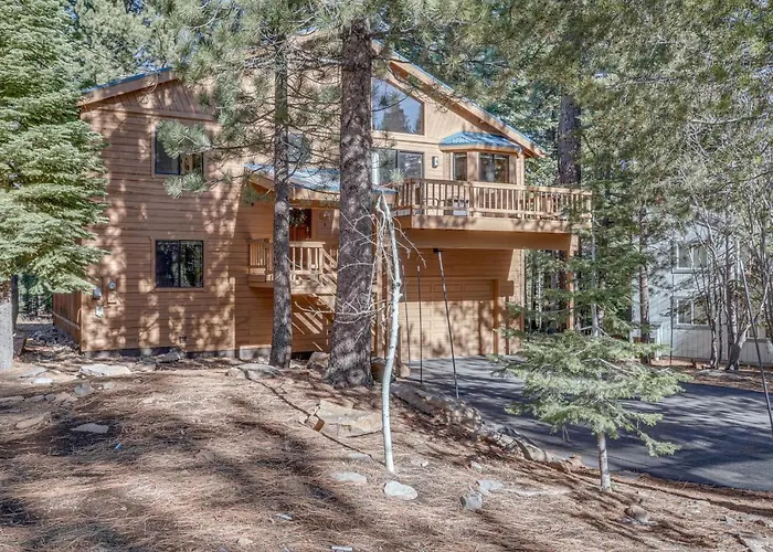 Home 1 Mi To Downhill Ski Resort: Bring Your Pets!