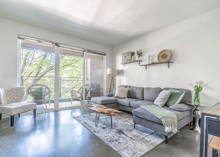 Central District Condo | Modern| Rooftop