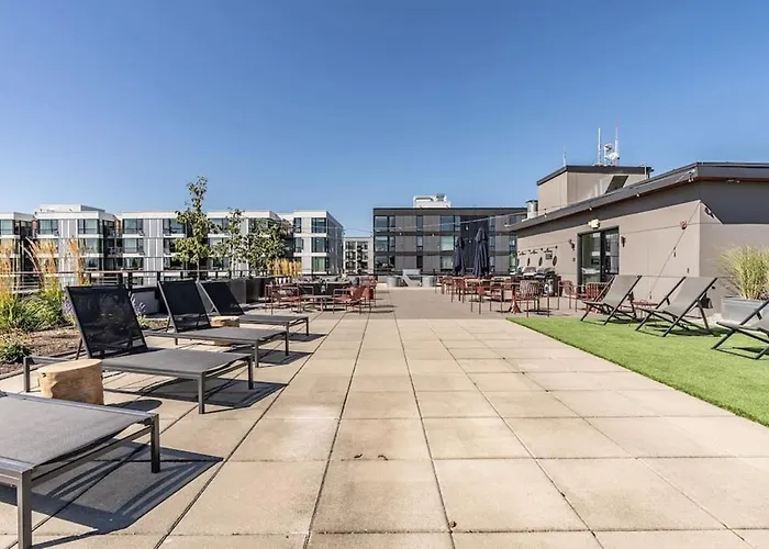 Central District Condo | Modern| Rooftop
