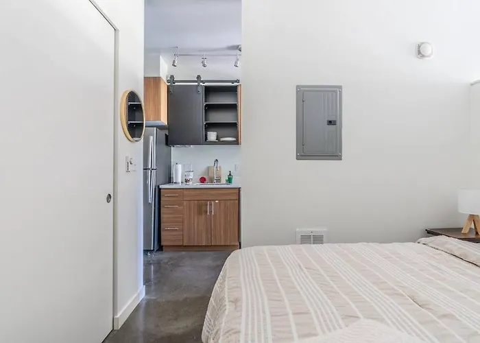 Central District Condo | Modern| Rooftop