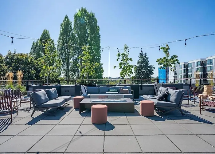 Central District Condo | Modern| Rooftop