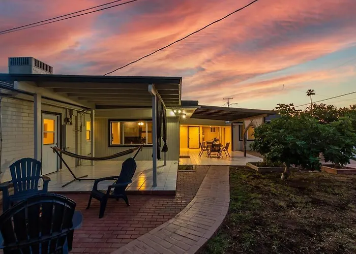 New Midtown Studio With Full Kitchen