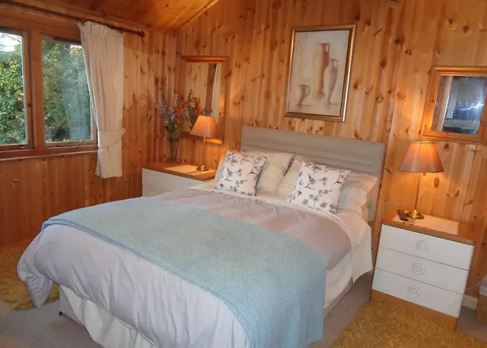 Idyllic Log Cabin Near Stratford Upon Avon