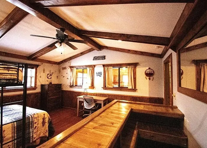 Barn-Dominum Under A Canopy Of Trees 3 Beds
