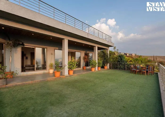 Aarna House By Veo, Stayvista - 4Bhk With Lake View & Bbq
