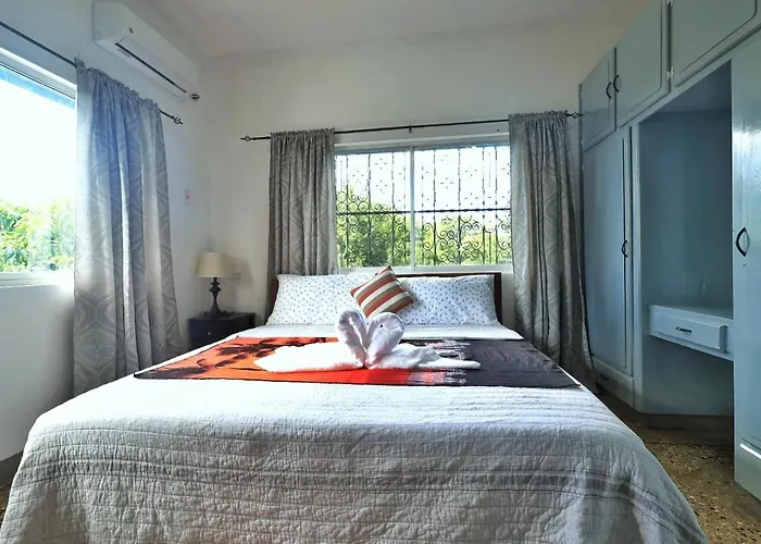 3 Bed Apartment - Garden Patio Bbq Parking