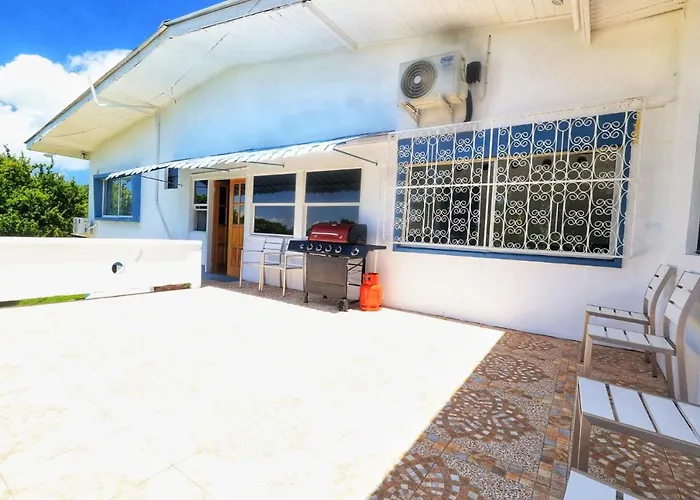 3 Bed Apartment - Garden Patio Bbq Parking