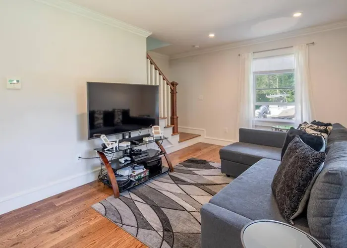 Quiet, Pet Friendly, Close To Edgartown And Oak Bluffs
