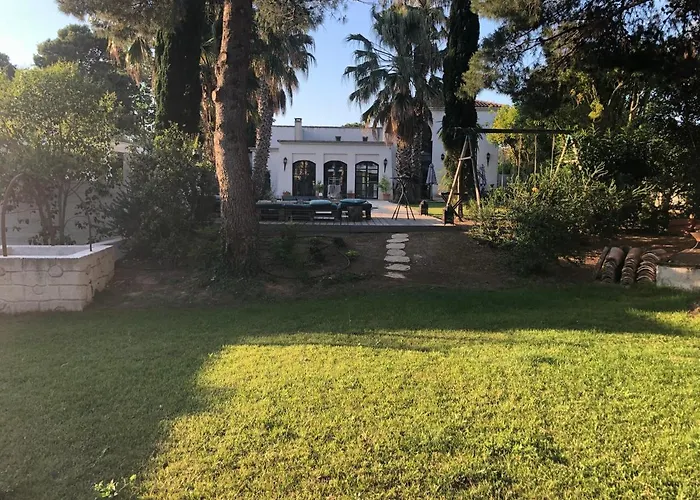 Villa Contemporaine Avec Piscine Sur 1400 M² De Terrain, A 10 Kms Du Cap D Agde