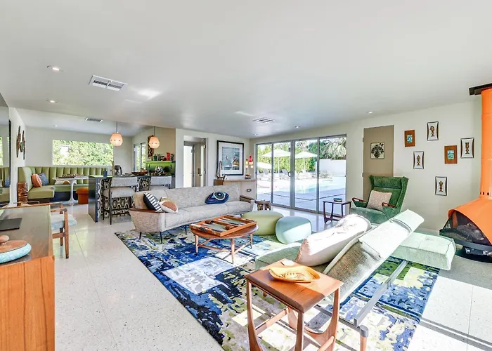 2 Mi To Downtown: Luxe Palm Springs Home!