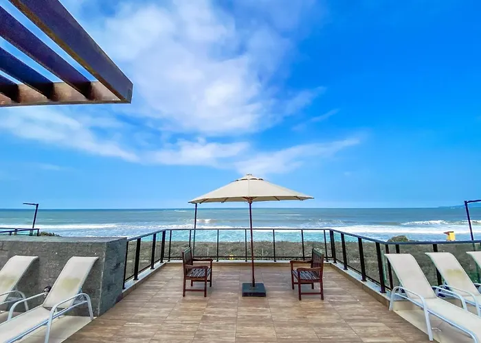 Resort em Barra velha, pé na areia e vista mar