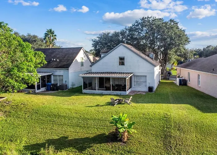 Brandon Central Location 4Br Lake Oasis
