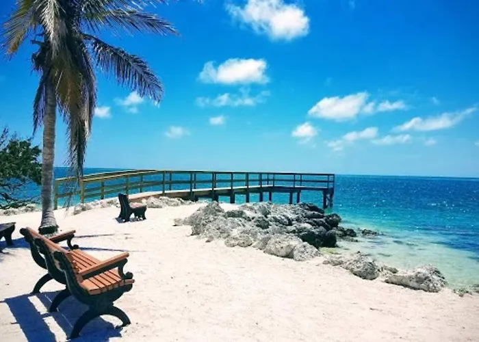 Waterfront House With 37Ft Dock & Cabana Club