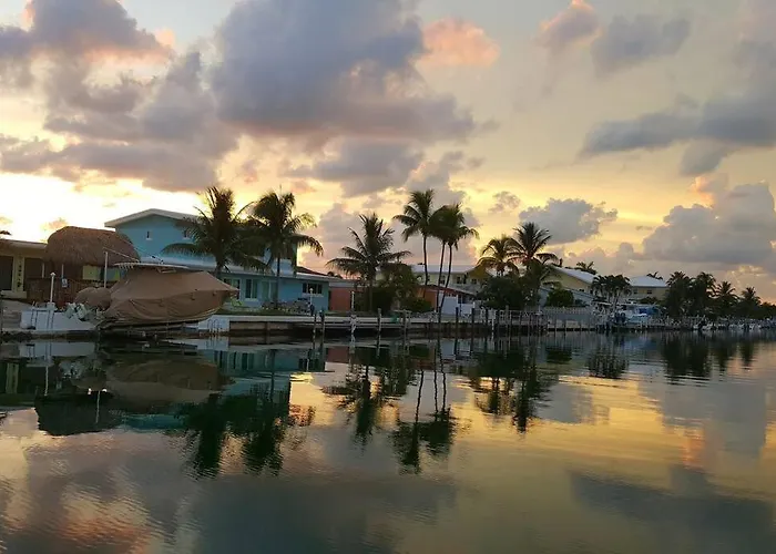 Waterfront House With 37Ft Dock & Cabana Club