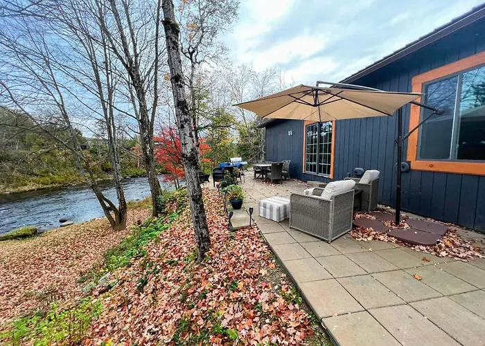 37Pa Superbly Appointed Riverfront Home In Littleton! Skiing, Hiking, Firepit, Wifi!