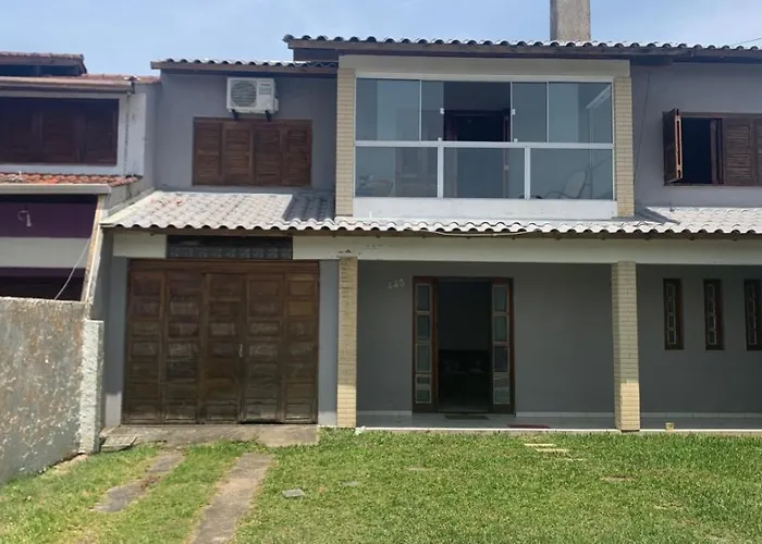 Casa com 4 quartos e piscina pra aproveitar