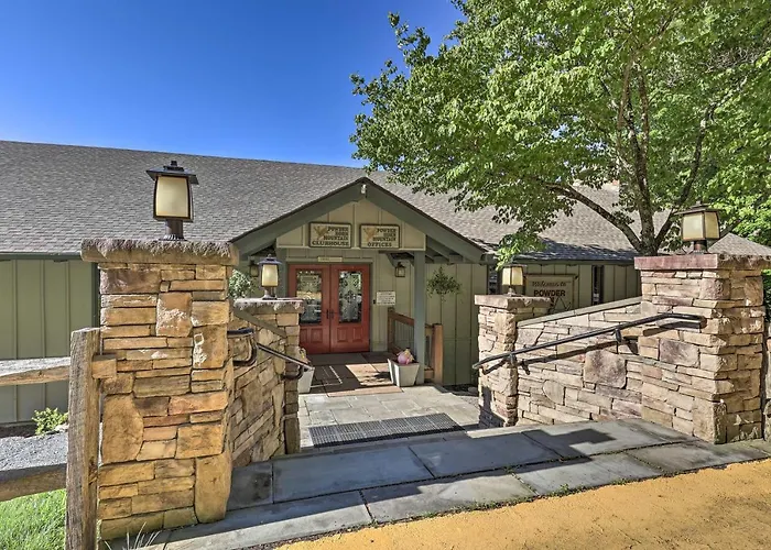 Deep Gap Cabin W/ 2 Decks & Community Amenities!