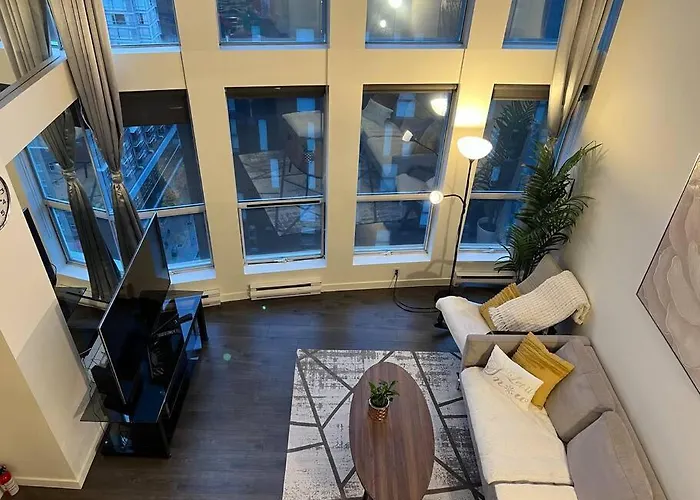 Modern Top-Floor 1-Bedroom Loft With Free Parking