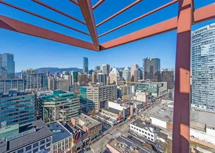Modern Top-Floor 1-Bedroom Loft With Free Parking
