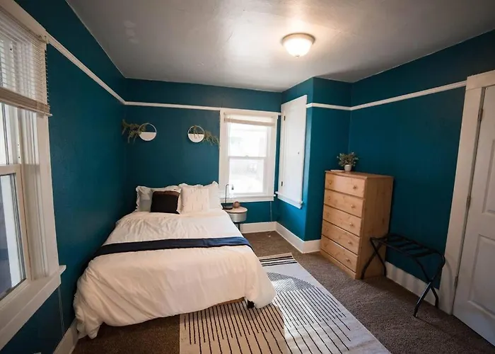 Cozy Comfort Minutes From Downtown Klamath Falls