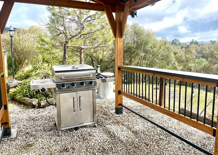 Sierra Mountain Lodge - Vacation Rentals - Yosemite