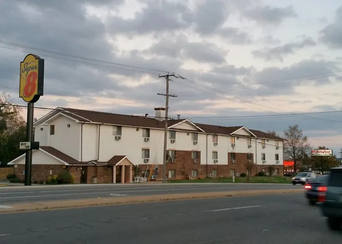 Super 8 By Wyndham Richmond/Broad Street