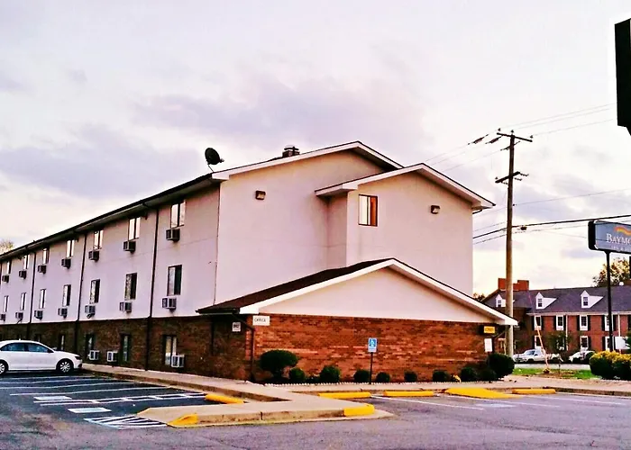 Super 8 By Wyndham Richmond/Broad Street