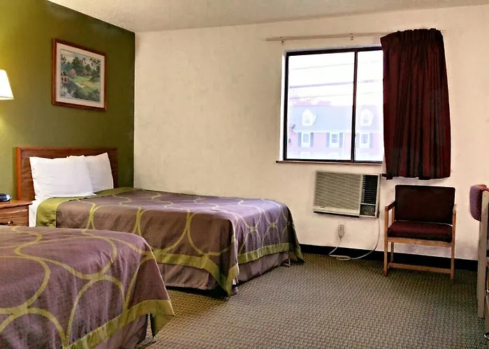 Super 8 By Wyndham Richmond/Broad Street
