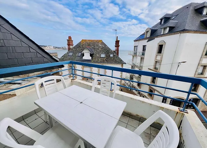 Quiberon : 2 Pieces Avec Balcon, Animaux Acceptes, Parking Etroit