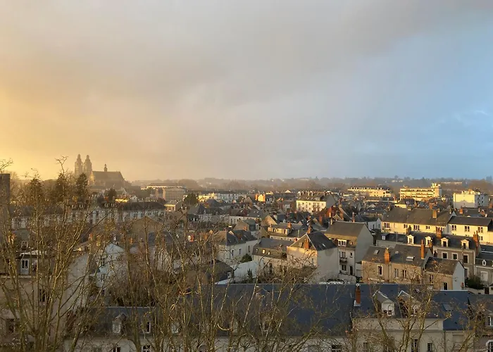 Les Beaux Jours, Tours