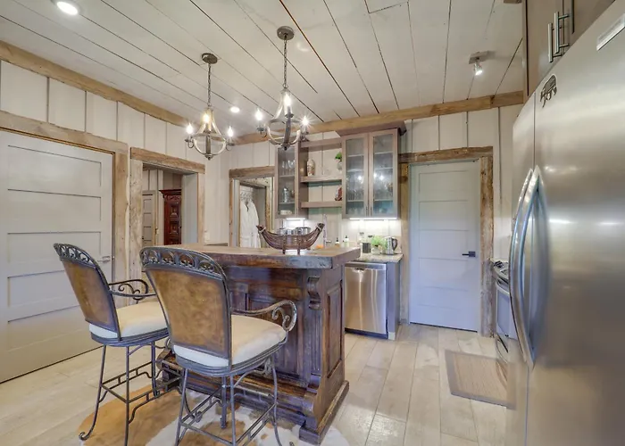 1 Mi To Beech Mtn: Cabin W/ Fire Pit & Bbq!