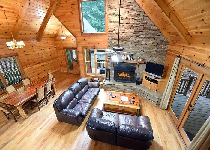 Safe Haven-Hot Tub-Wifi- Pool Table, Fireplace. Foosball, Free Activities
