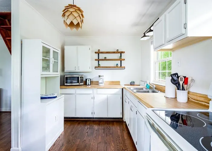 Shenandoah Mountain Cottage W Hot Tub & Fire Pit