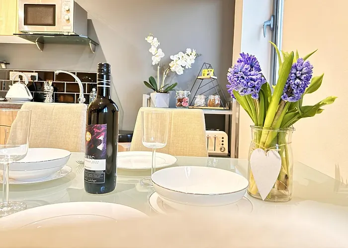 Perfectly Located City Centre Studio Apartment - West One With Free Wifi, Gym Access, Netflix