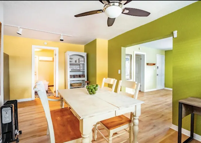 3-Bed Bungalow Walk To Historic Downtown Sanford