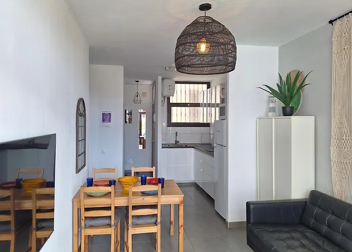 Stylish 2-Bedroom Apartment Yumbo