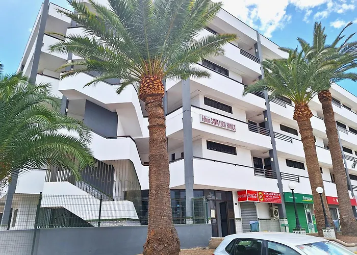 Stylish 2-Bedroom Apartment Yumbo