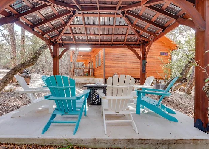 'Lakewood Secret' Cabin ~ 4 Mi To The Lake!