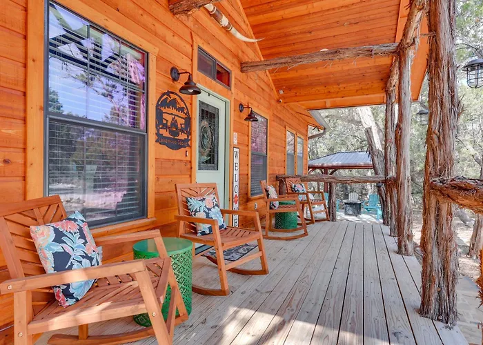 'Lakewood Secret' Cabin ~ 4 Mi To The Lake!