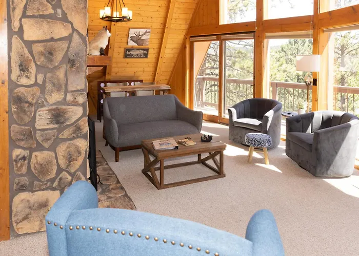 'Lazy Bear Lodge' In Florissant W/ Mountain Views!