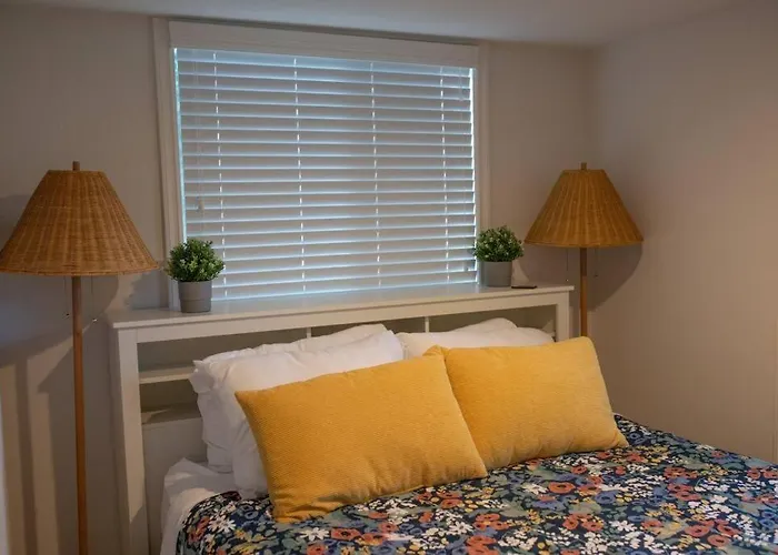 Coastal Tiny House 2 Queen Beds Low Loft