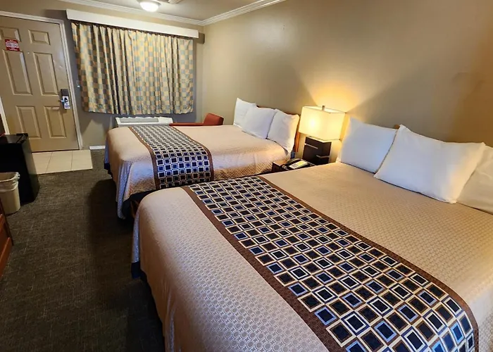 Welcome Everett Inn
