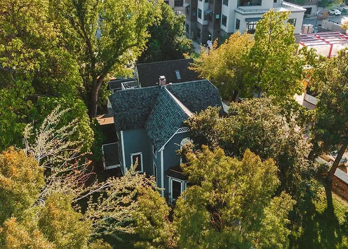 The Matriarch Heritage House- Downtown Ashland