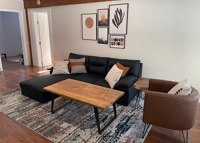 Modern & Cozy Getaway House Near Conway Lake - Pet Friendly