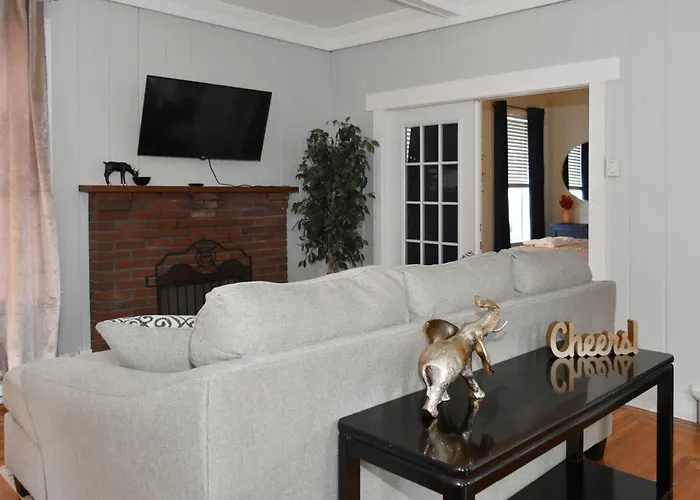 Walk To Parks, Dining & Lake! Game Room! Hot Tub!
