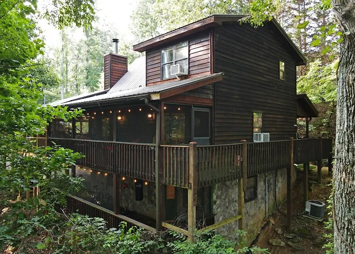 Poplar Ridge -Hot Tub- Pets Ok Large Deck- Dog Run