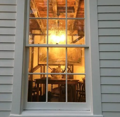 Historic Farmhouse By Nature Preserve