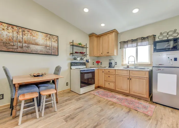 Cozy Dillon Retreat: Fireplace, Mountain Views!