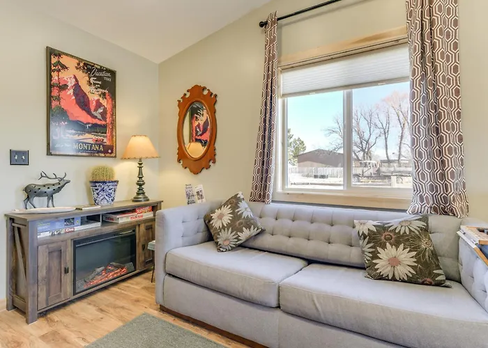 Cozy Dillon Retreat: Fireplace, Mountain Views!